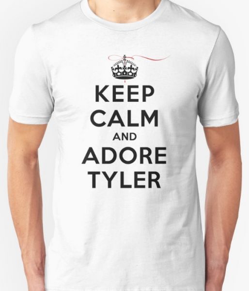 Camiseta Vampire Diaries keep calm and adore Tyler branca